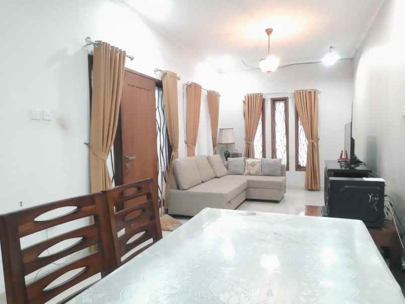 dijual rumah bagus nyaman asri di gegerkalong bandung