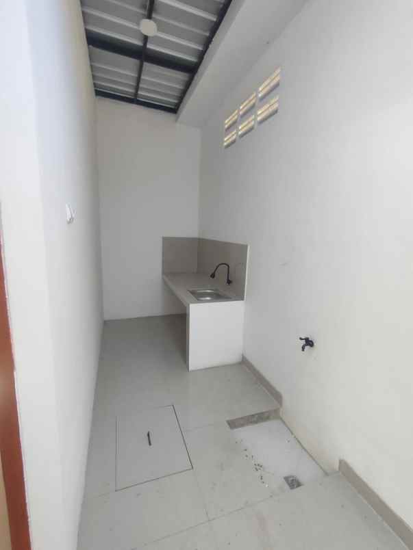 dijual rumah barat alun alun