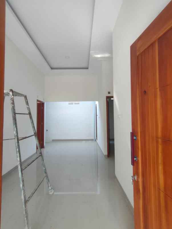 dijual rumah barat alun alun