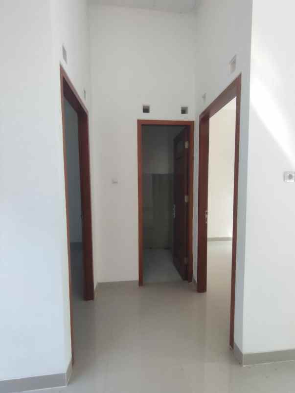 dijual rumah barat alun alun