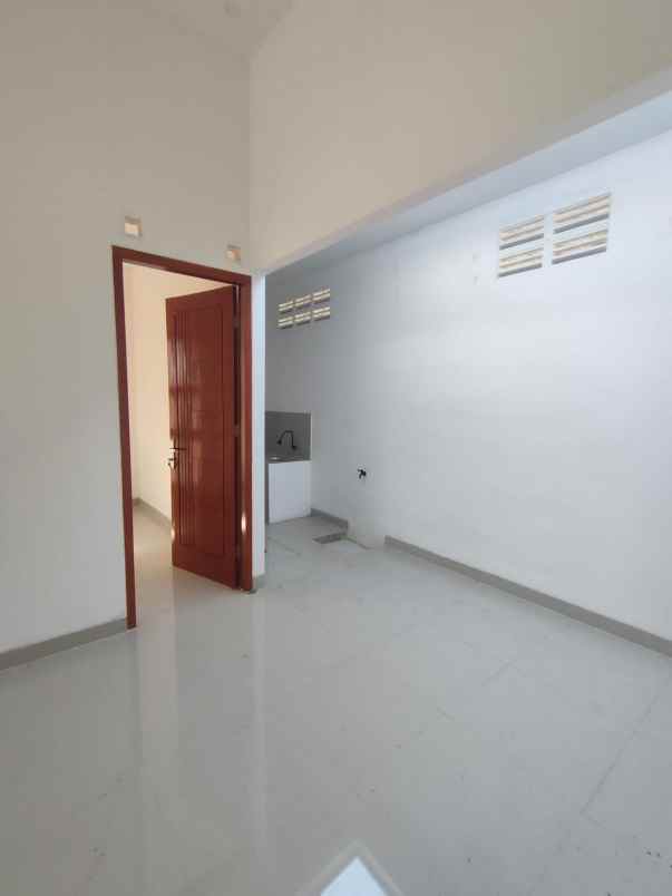 dijual rumah barat alun alun