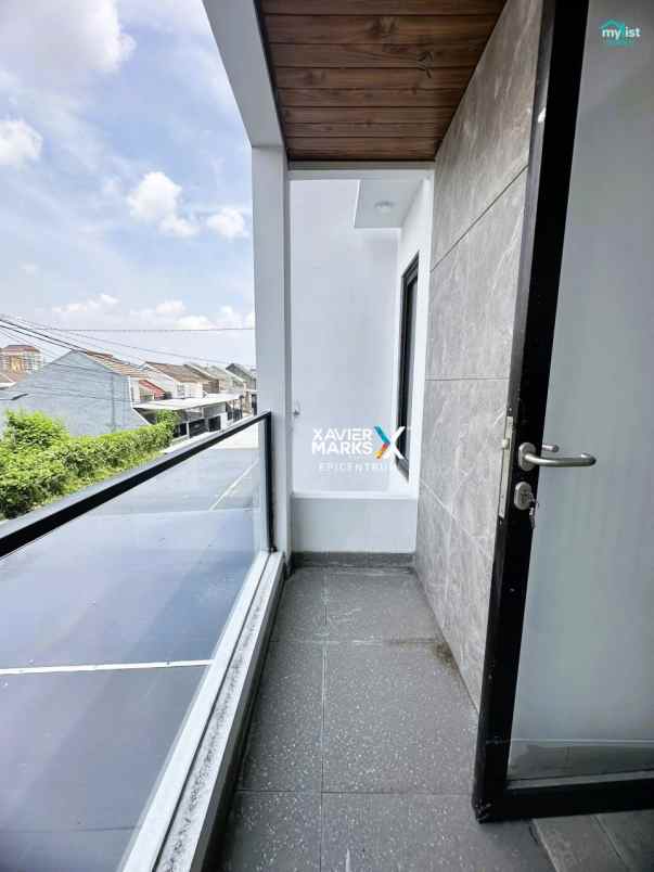 dijual rumah baru di royal paka dekat upn merr