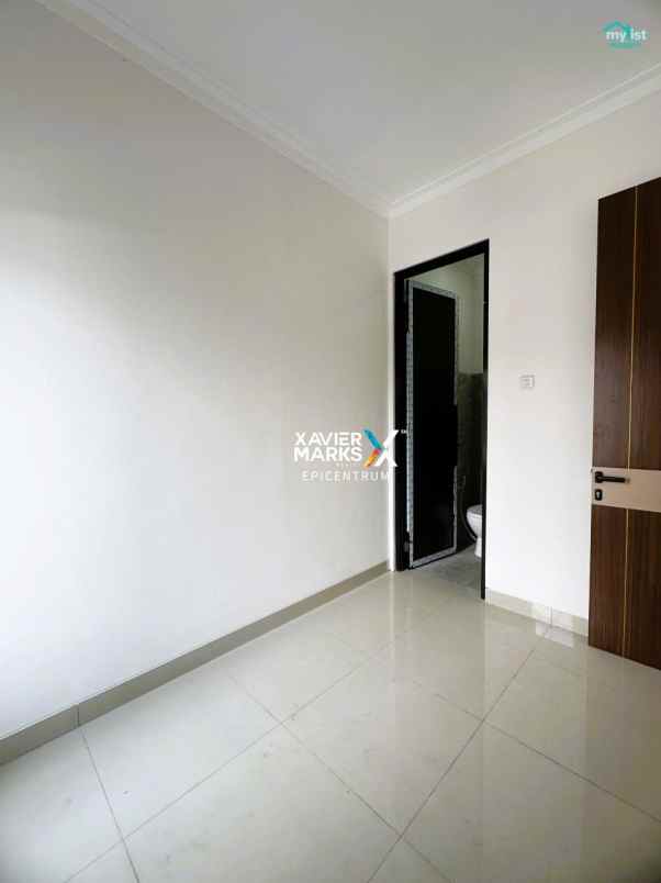 dijual rumah baru di royal paka dekat upn merr