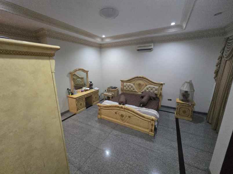 dijual rumah bintang diponggo