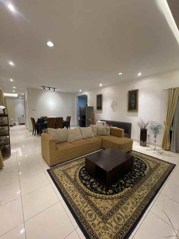 dijual rumah boulevard di kota wisata cibubur