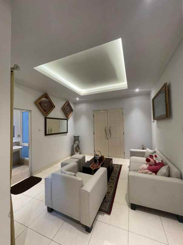 dijual rumah boulevard di kota wisata cibubur