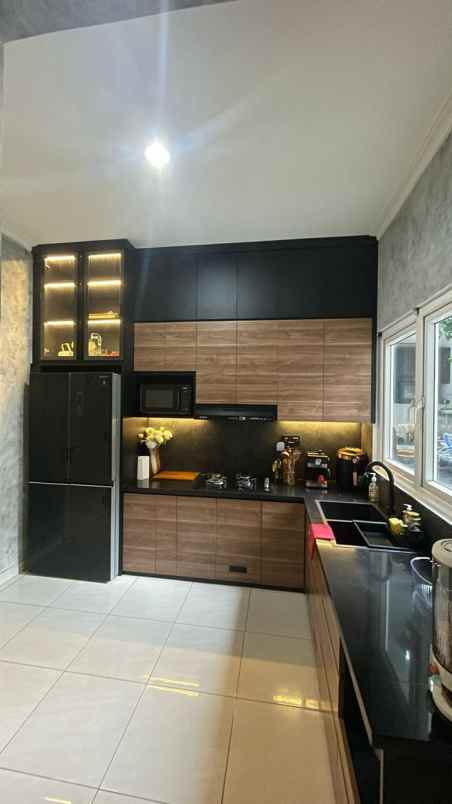 dijual rumah boulevard di kota wisata cibubur