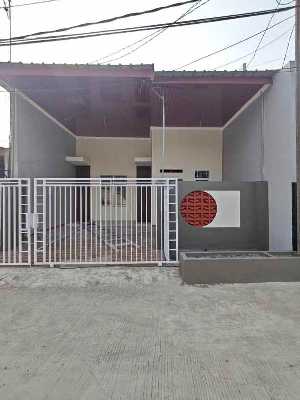 dijual rumah boulevard hijau kota