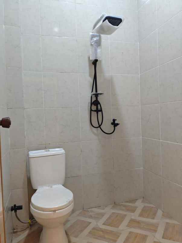 dijual rumah boulevard hijau kota