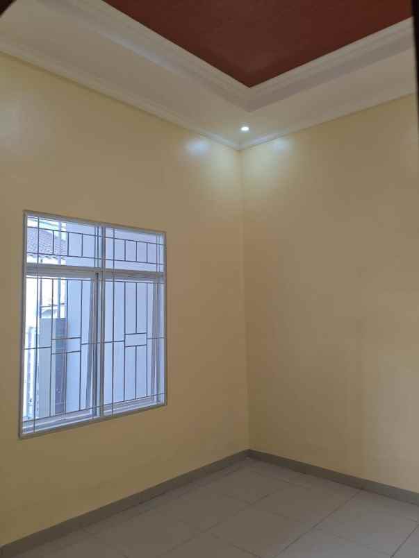 dijual rumah boulevard hijau kota