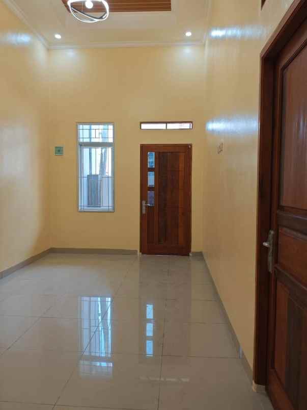 dijual rumah boulevard hijau kota