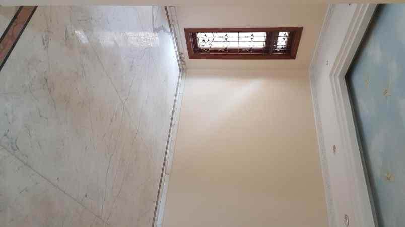 dijual rumah bukit gading villa