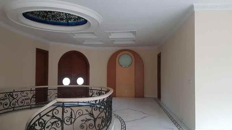 dijual rumah bukit gading villa