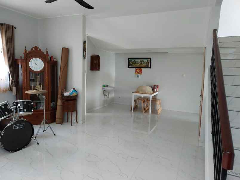 dijual rumah cantik lagoon ville citra raya tangerang