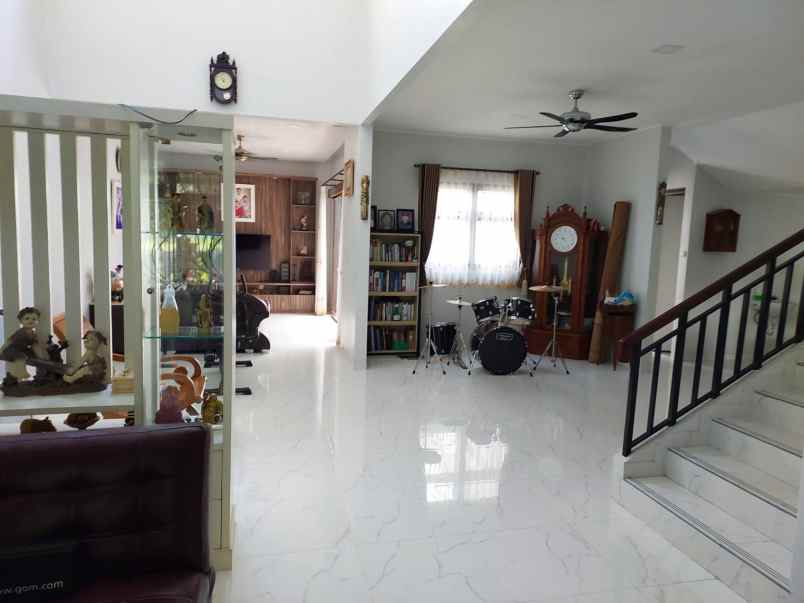 dijual rumah cantik lagoon ville citra raya tangerang