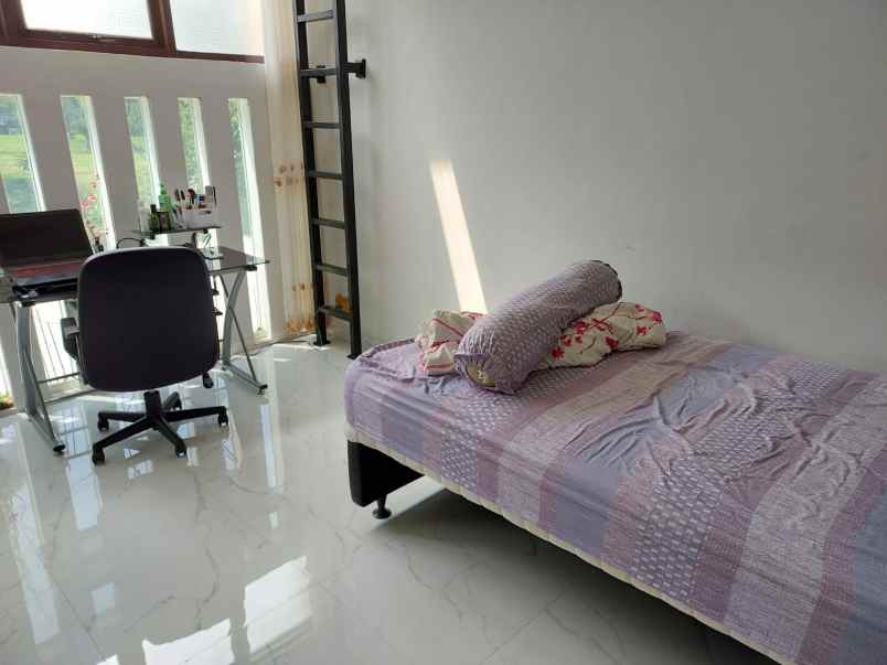 dijual rumah cantik lagoon ville citra raya tangerang