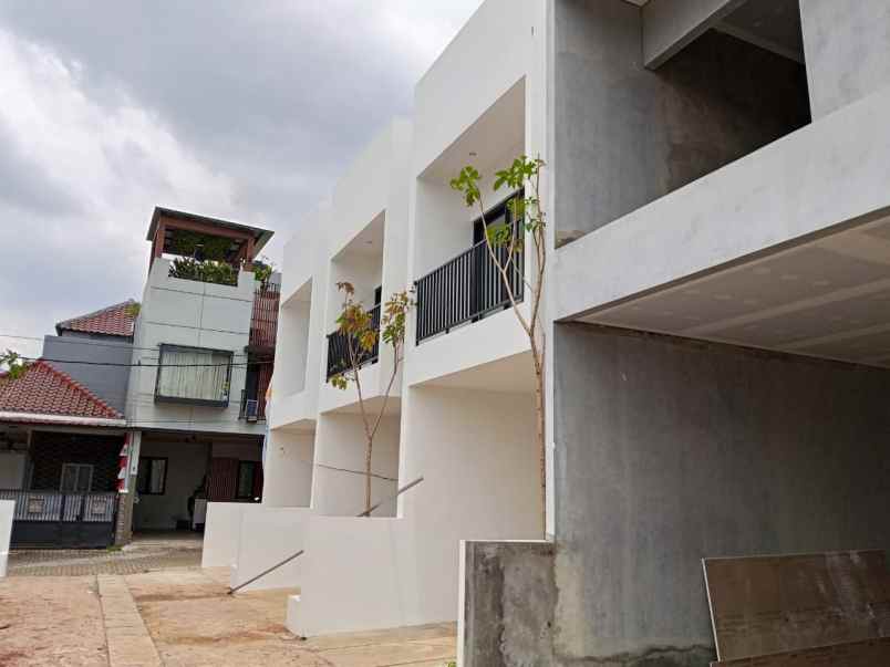 dijual rumah ciracas