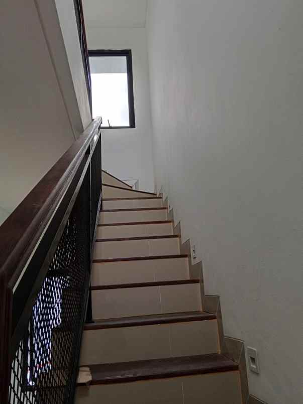 dijual rumah ciracas