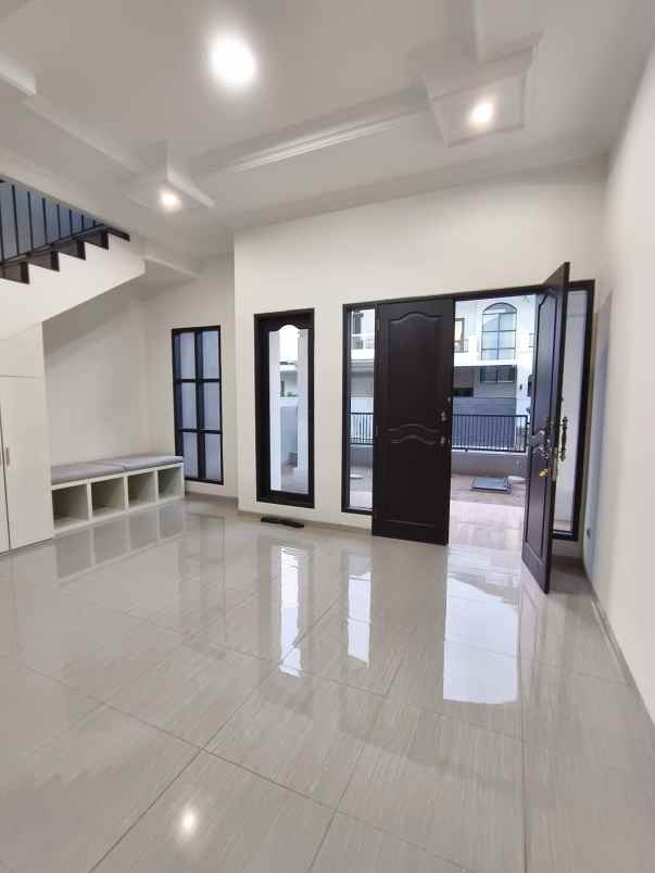 dijual rumah citraland vila sentra raya