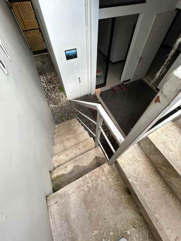 dijual rumah ciwaruga