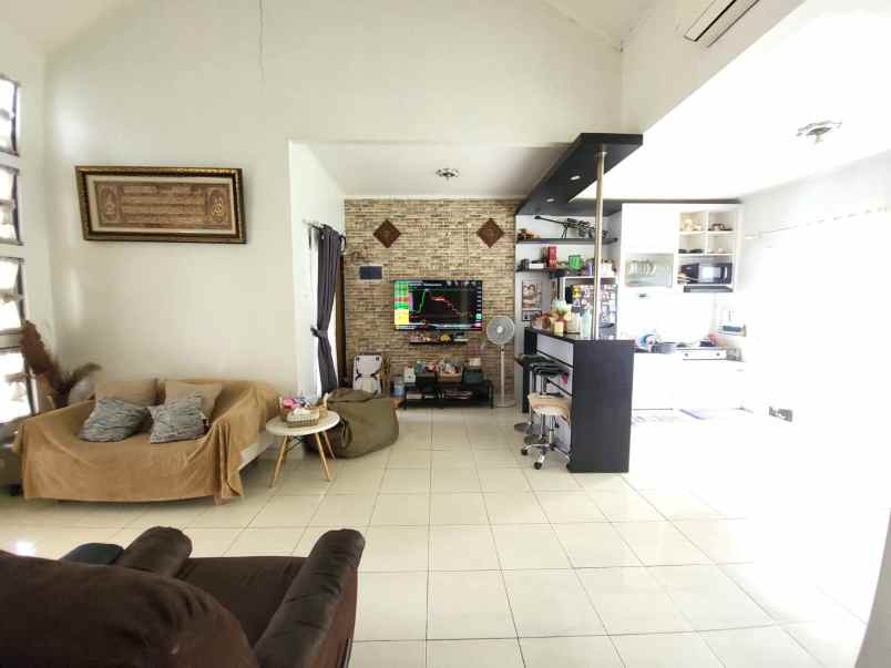 dijual rumah cluster aralia harapan