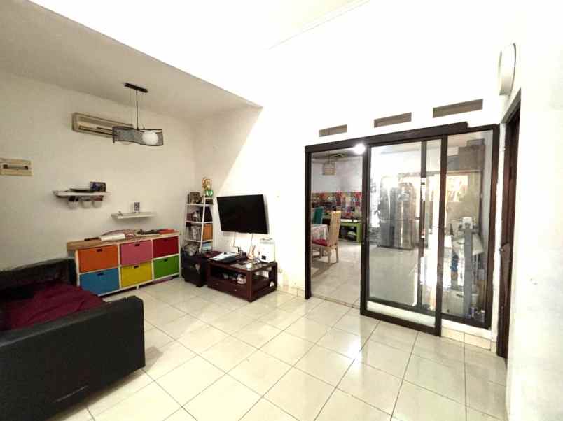 dijual rumah cluster aralia harapan
