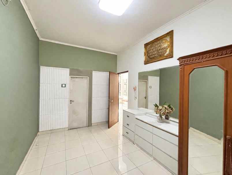 dijual rumah cluster aralia harapan