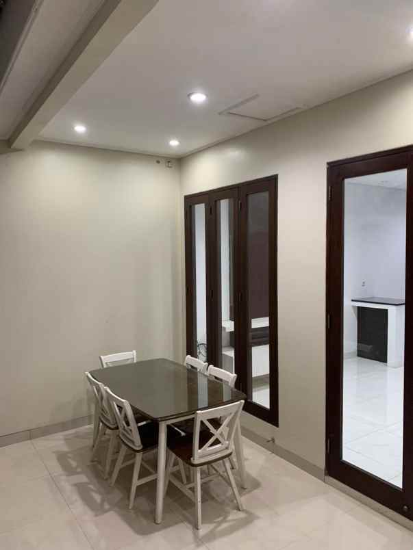 dijual rumah cluster di ciputat bintaro siap huni