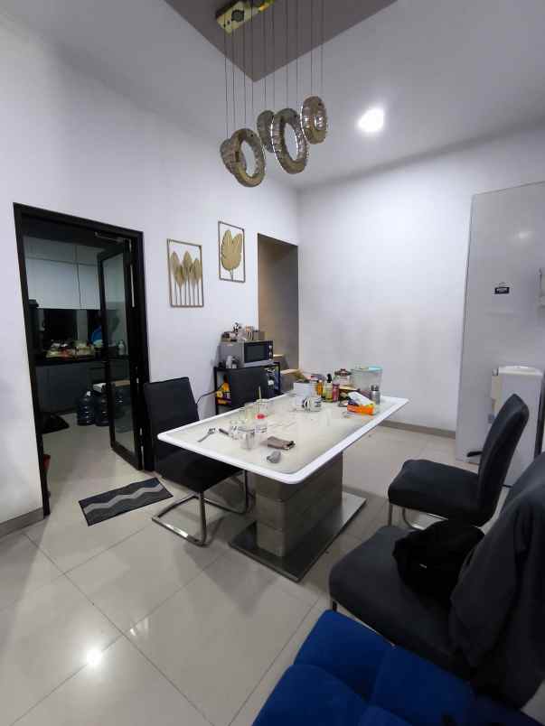 dijual rumah cluster istana sudirman