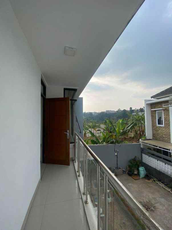 dijual rumah cluster karyawangi asri