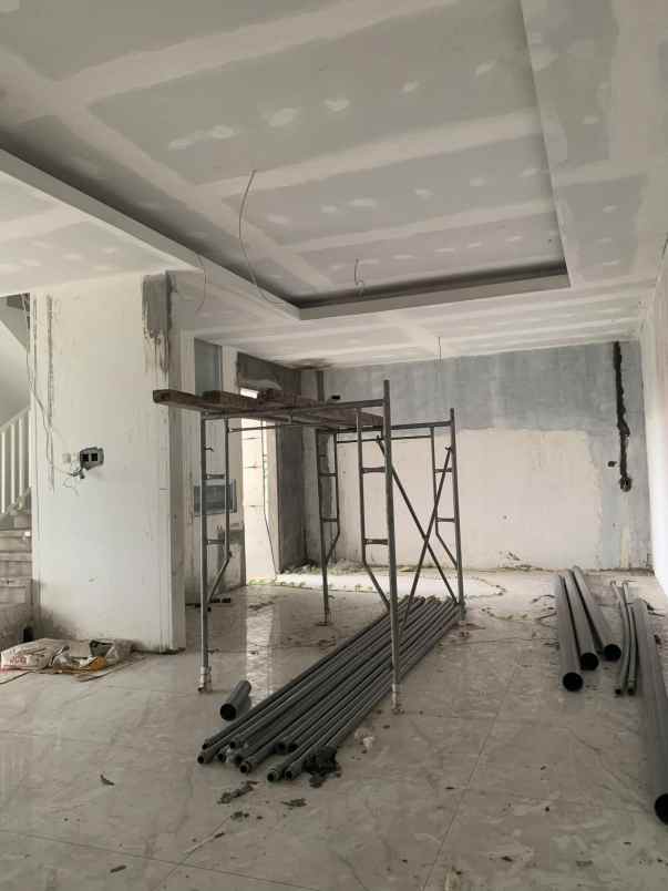 dijual rumah cluster mountana hills bringin