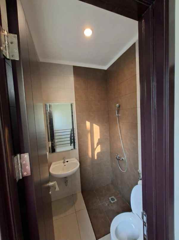 dijual rumah cluster regia scg
