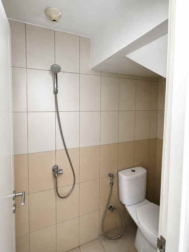 dijual rumah cluster thames jgc jakarta