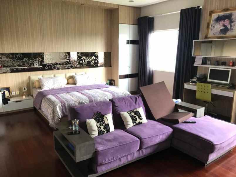 dijual rumah crown golf mansion pik