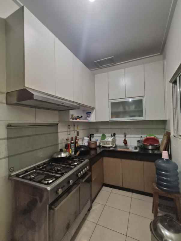 dijual rumah crown golf mansion pik