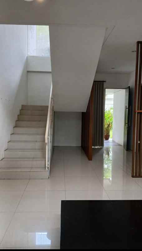 dijual rumah dago