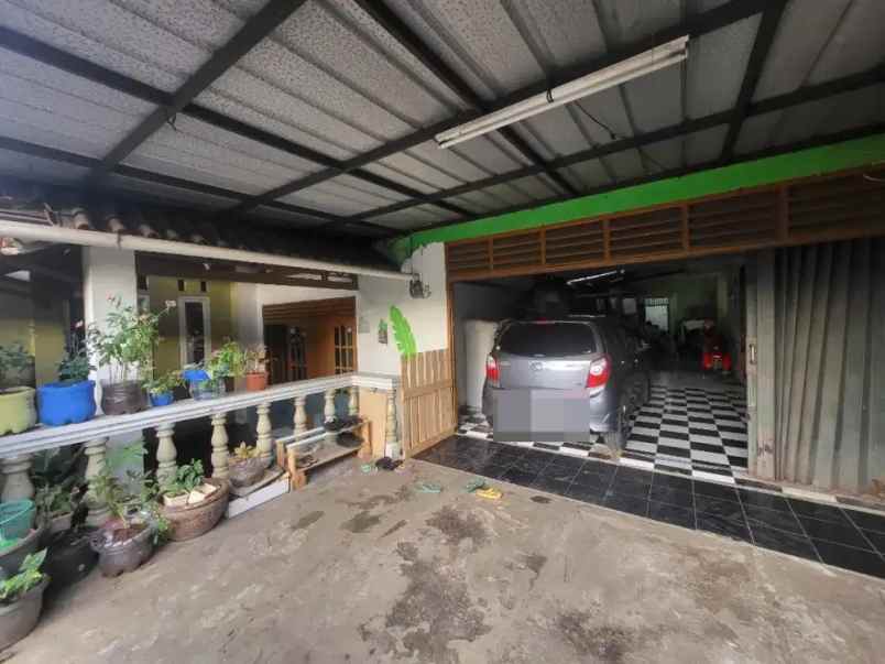 dijual rumah dan kontrakan 7 pintu dekat unpam viktor