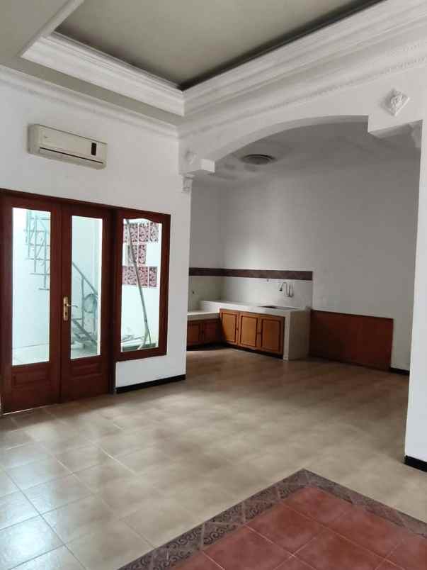 dijual rumah darmo