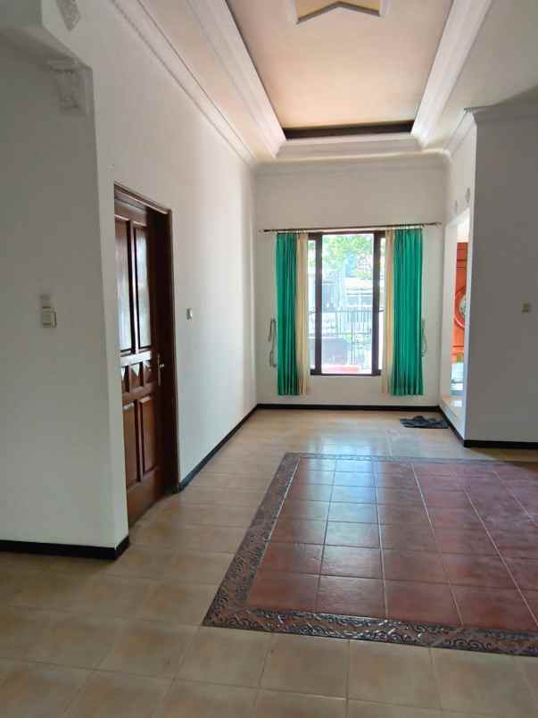 dijual rumah darmo