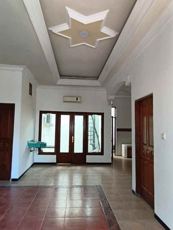 dijual rumah darmo