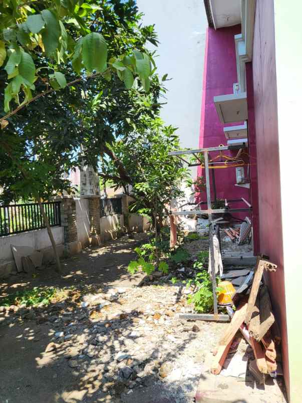 dijual rumah darmo permai