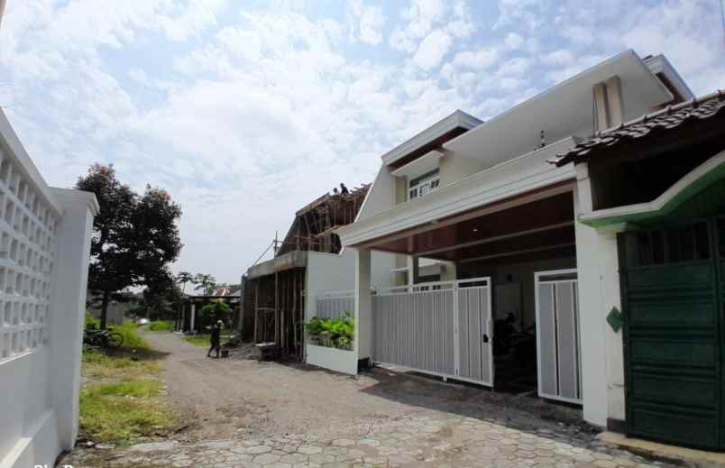 dijual rumah dekat kampus unriyo