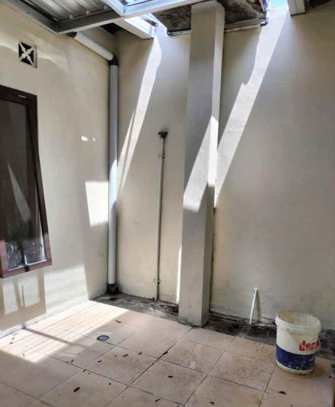 dijual rumah dekat pamella 7