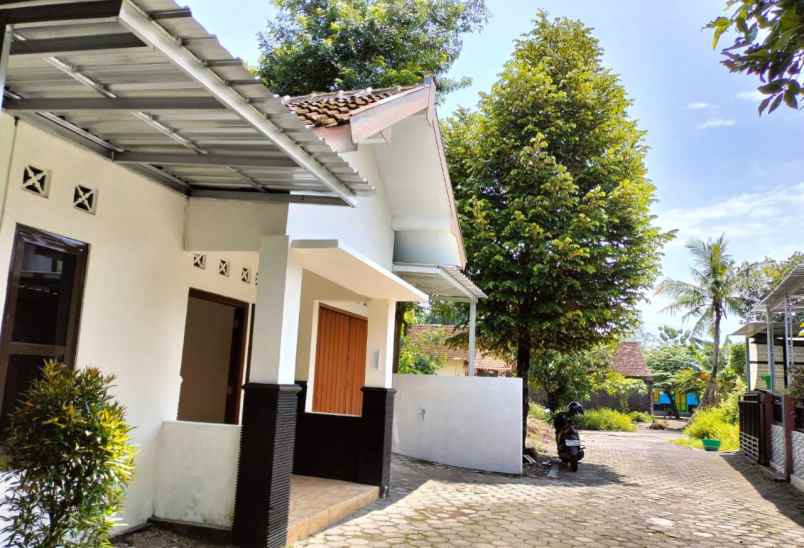 dijual rumah dekat pamella 7