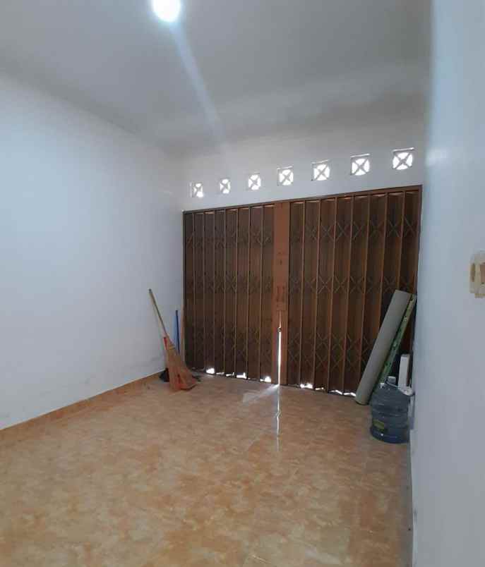 dijual rumah dekat pamella 7