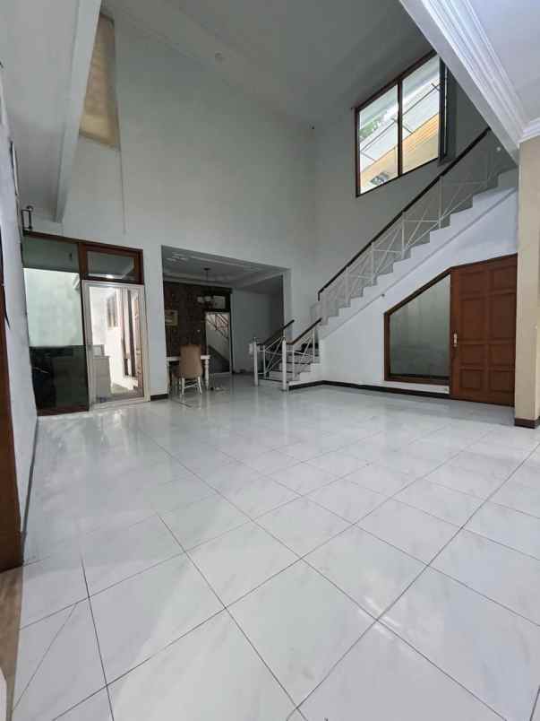 dijual rumah dharmahusada