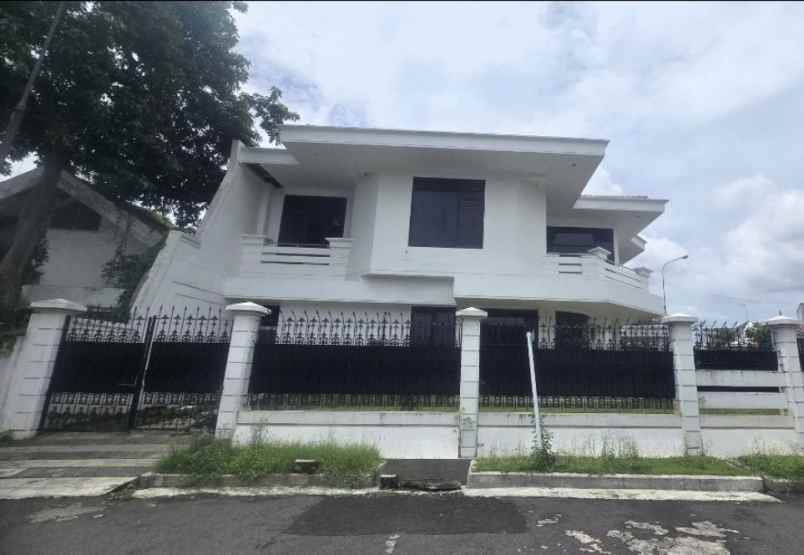 dijual rumah dharmahusada