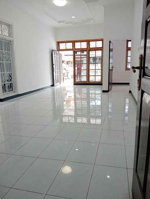 dijual rumah dharmahusada indah