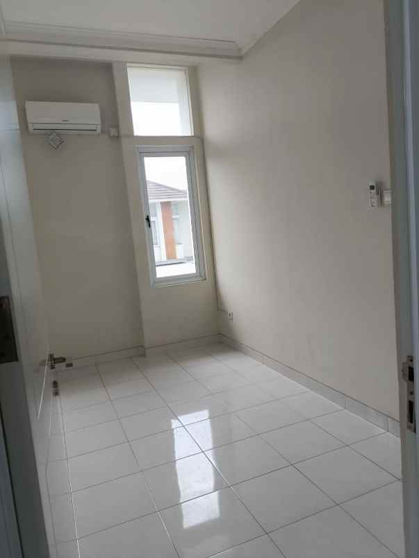 dijual rumah di kota wisata cibubur