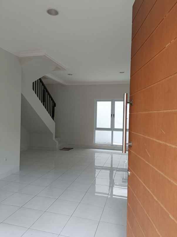 dijual rumah di kota wisata cibubur